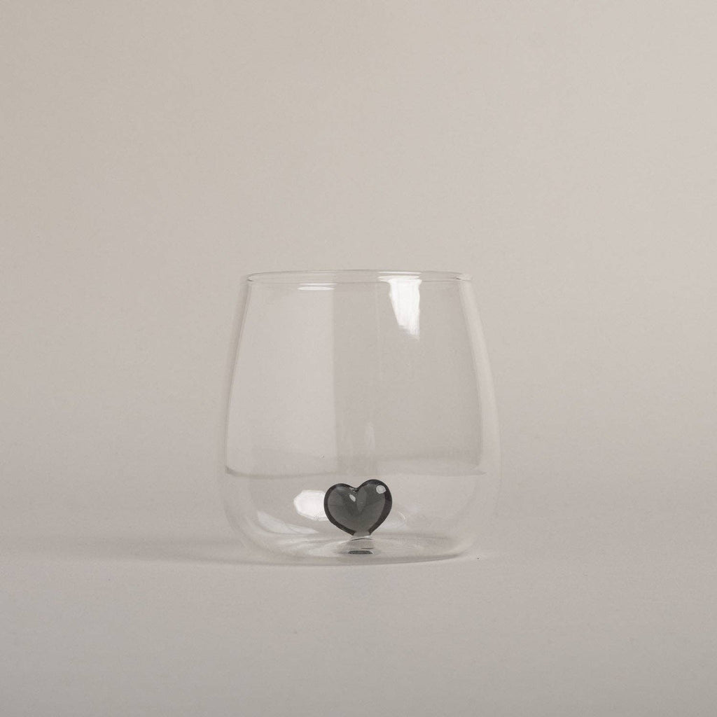 Zwart drinkglas met hartfiguur
