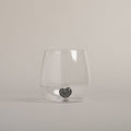 Zwart drinkglas met hartfiguur